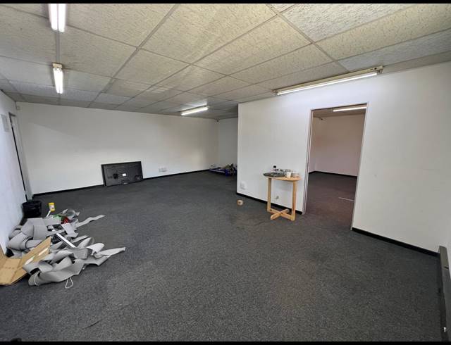 620M² WAREHOUSE TO LET IN LASER PARK